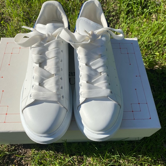 Alexander McQueen Paris in Blue - Picture 8 of 12